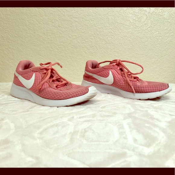 cute pink nike shoes